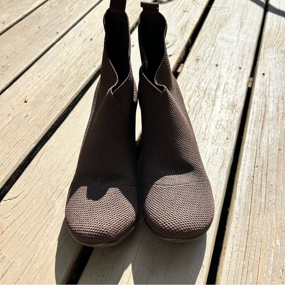 The Charleston Shoe Company Telfair Boot in Chocolate Brown | Size 10 - Picture 5 of 9